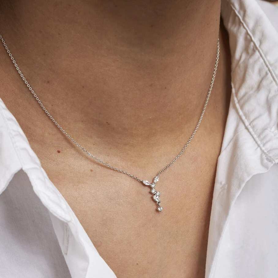 Collier Ras Du Cou PLEIADES - Cristal / Argenté 4 Collier Ras Du Cou PLEIADES - Cristal / Argenté – Image 2